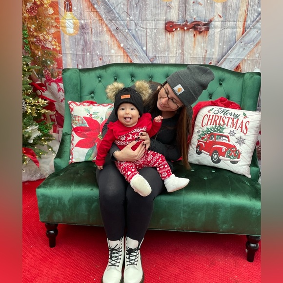 Meet your Posher, Nicole - Picture 2 of 4